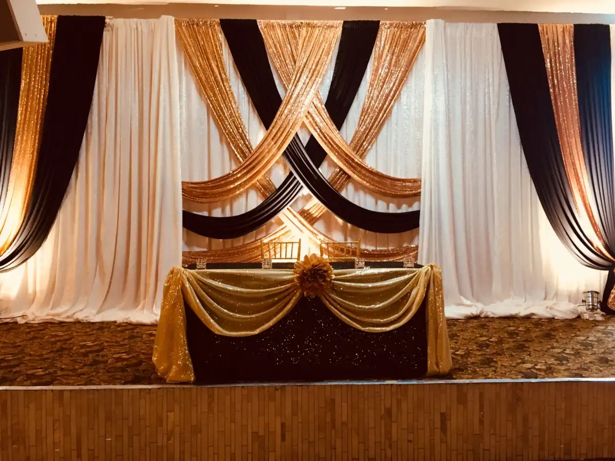 Black and gold criss-cross sweetheart table · Dream Decorators
