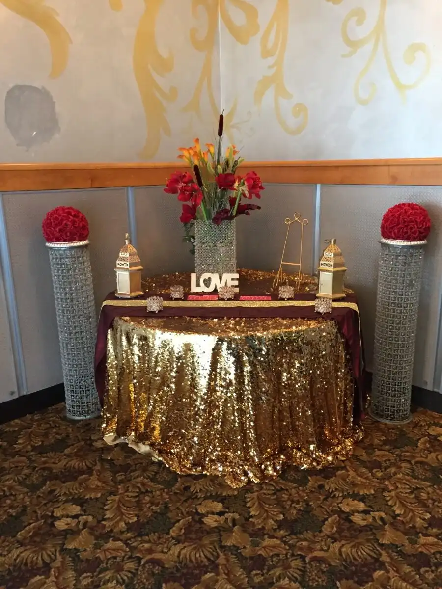 Gold sequin table with crystal pillars · Dream Decorators